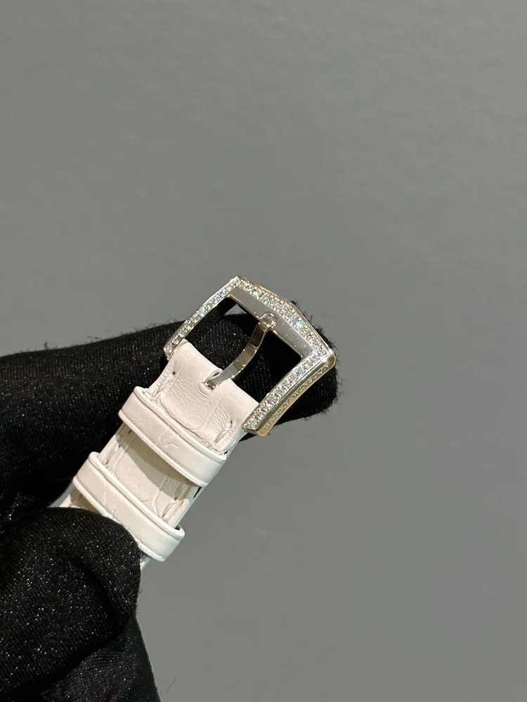 Harry Winston Avenue 331/UQW